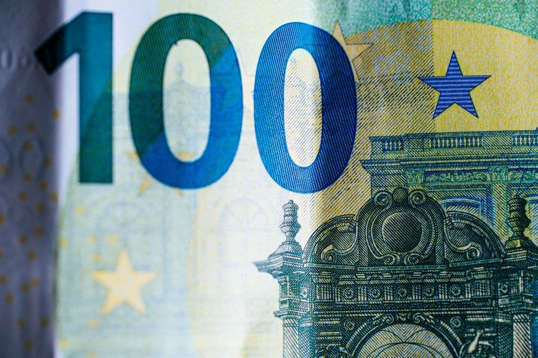 Petrolio in discesa a New York ma resta sopra quota 100: chiusura a 107,77 dollari