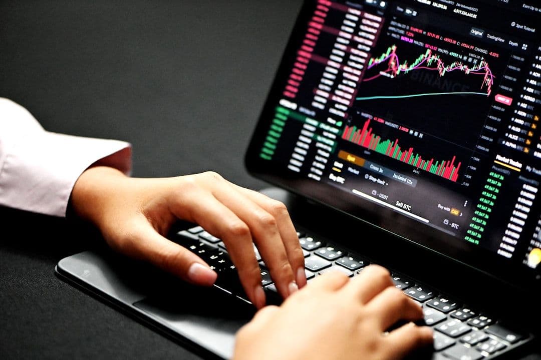 Futu Holdings investe $160 milioni su sé stessa: un segnale forte ai mercati
