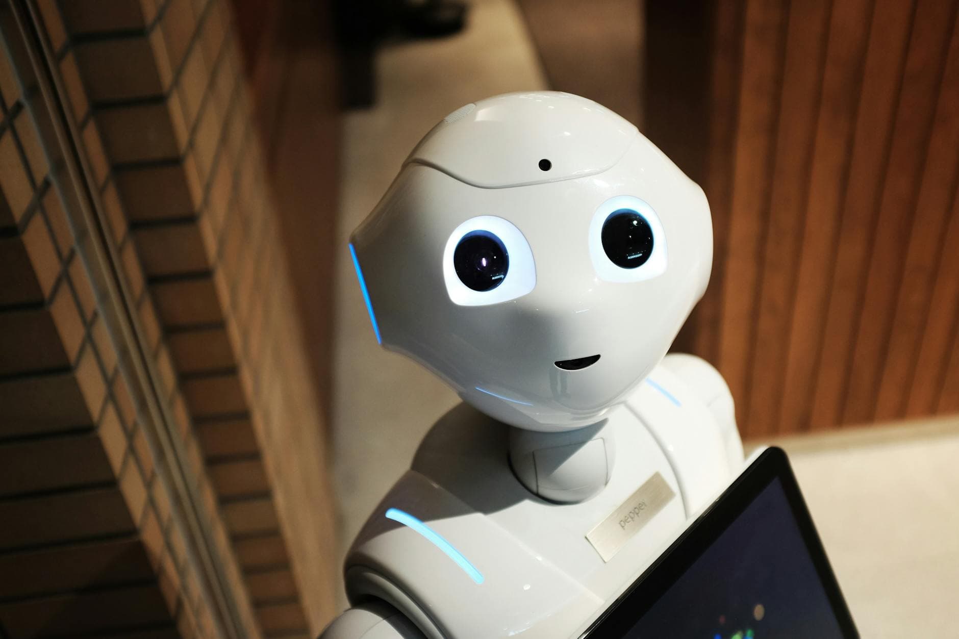 SoftBank investe 75 miliardi in centri IA in Francia: la sfida all'egemonia Usa